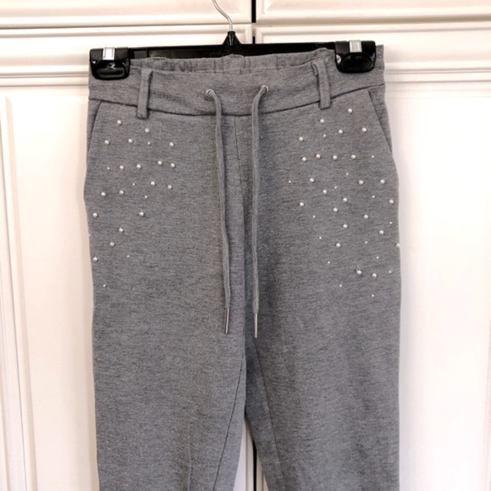 DEX women’s dressy pearl accent jogging pants
